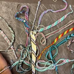 Freundschaftsbändchen knüpfen