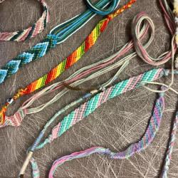 Freundschaftsbändchen knüpfen