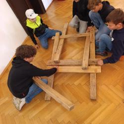 Beim Brückenbau