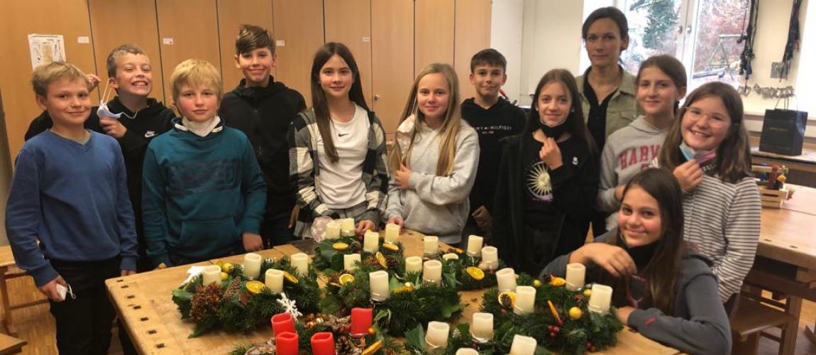 Adventkranzbinden 2b Klasse