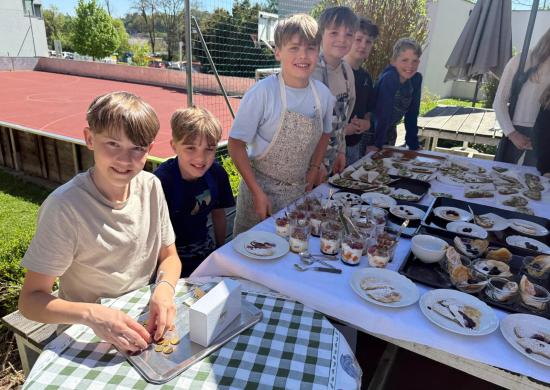 Jausenverkauf 2ab Burschen